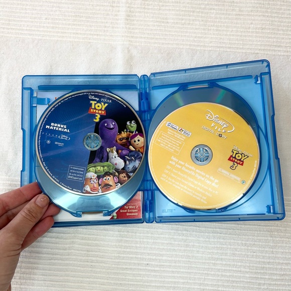 Toy Story 3 Blu-ray Four Disc Set DISNEY - Picture 8 of 14